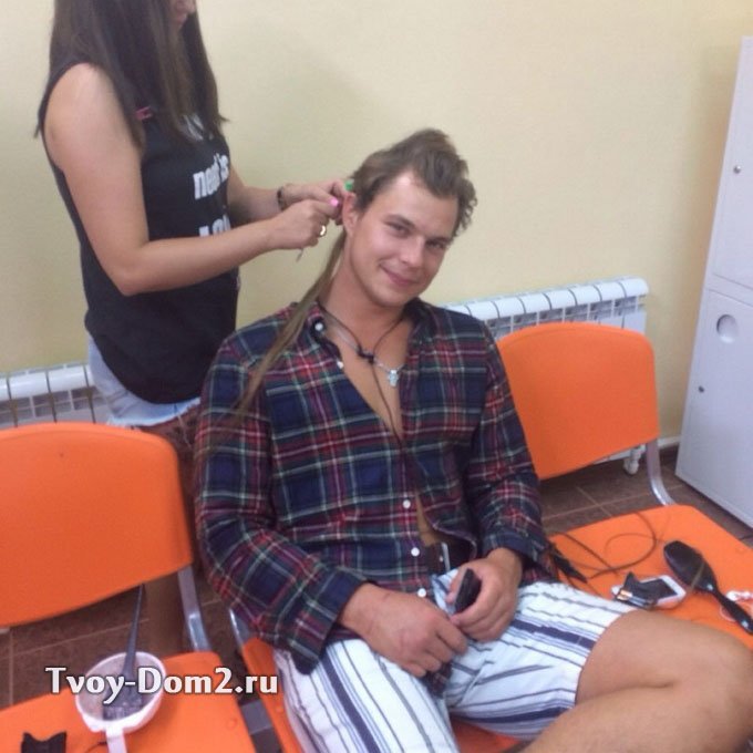 Илья Григоренко нарастил волосы