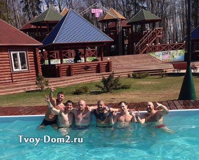 Белякова: Мальчики открыли купальный сезон!