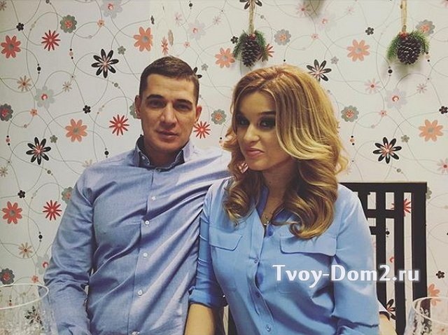 Свежие фотографии: Бородина и Омаров встретили Новый год дома