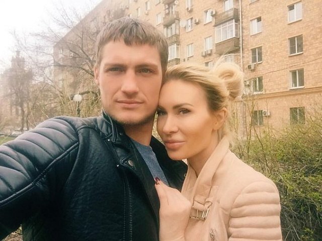 «СтарХит»: Александр Задойнов навестил дочь Александру