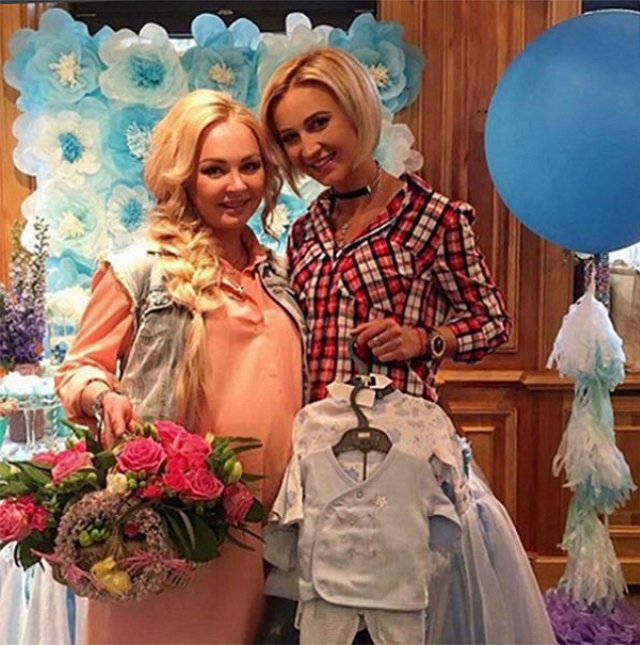 «СтарХит»: Дарья Пынзарь организовала для подруг вечеринку Baby Shower