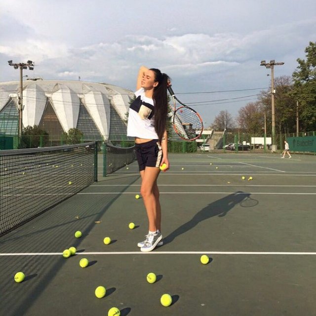 Виктория Романец занялась теннисом