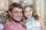 Новогодние фото Александра Задойнова с дочерью