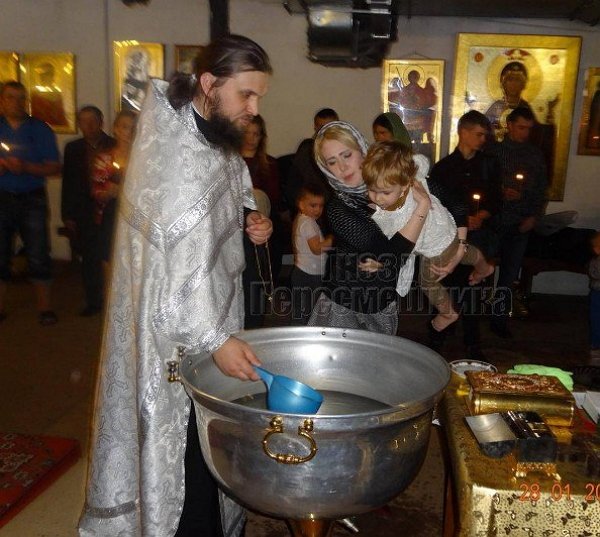 Ольга Ветер решила покрестить сына
