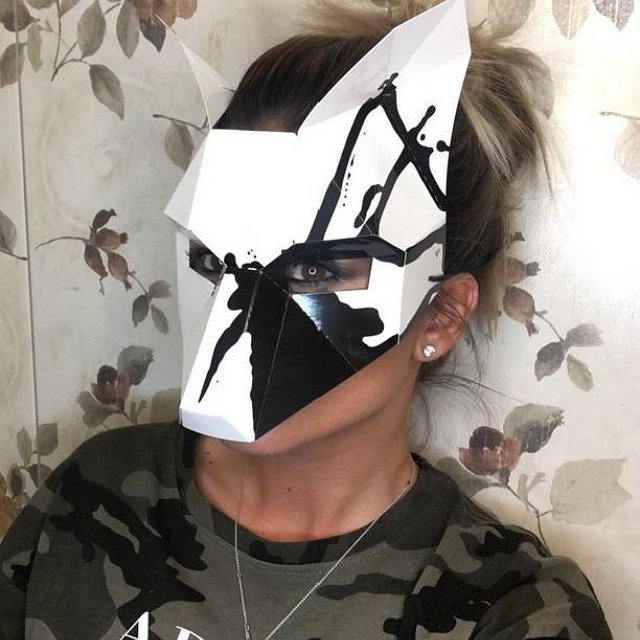 Бородина шокировала подписчиков своим фото в маске