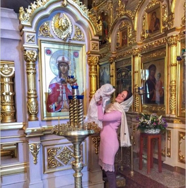 Степан Меньщиков с супругой покрестили ребенка