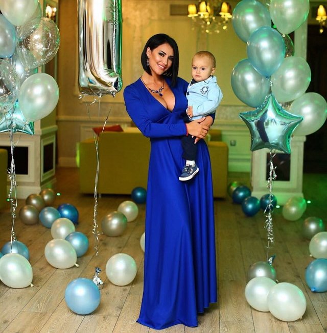 Блог Редакции: Виктория Берникова отметила первый день рождения сына