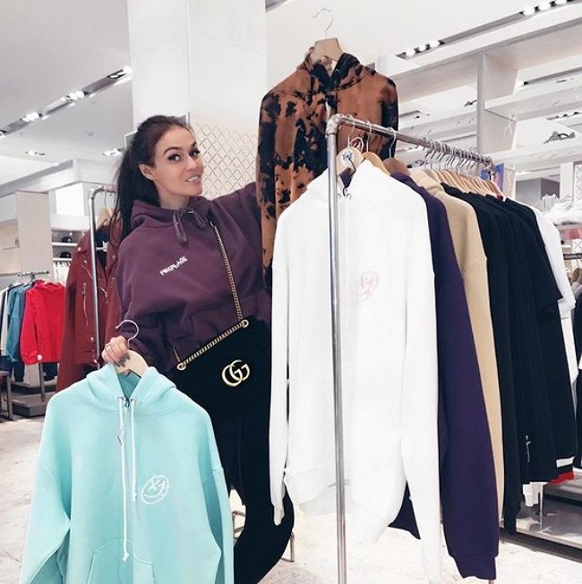 Алена Водонаева пополнила ряды владельцев магазина одежды