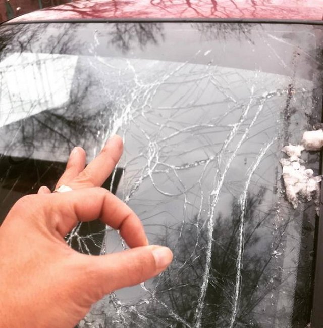 Блог Редакции: Сосулька разбила стекло машины Кпадону