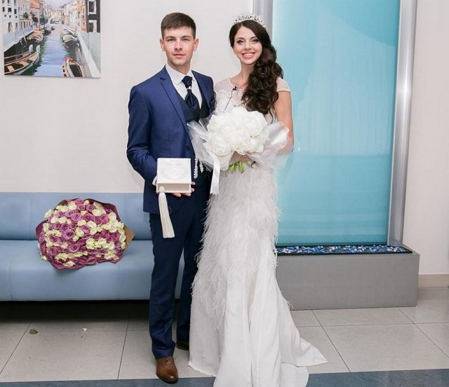Ольга и Дмитрий Дмитренко задумали венчаться за счёт Дома-2