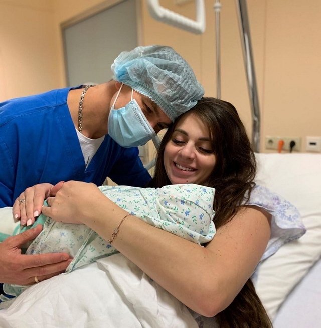 Ольга Дмитренко принимает поздравления с рождением дочери