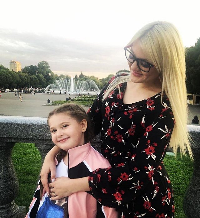 Вячеслав и Юлия Иванченко привезли дочь на Дом-2