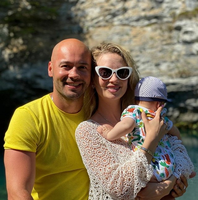 Семья Черкасовых наслаждается отпуском в солнечной Абхазии