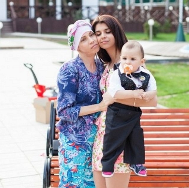 Алиана Устиненко: Мне жаль, что я не могу обнять маму
