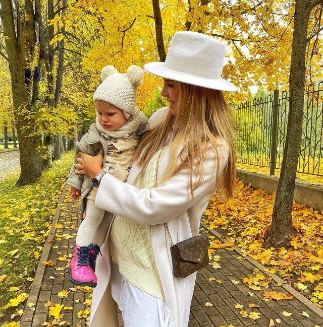 Элла Суханова: Не надо сразу додумывать про развод Элла Суханова: Не надо сразу додумывать про развод