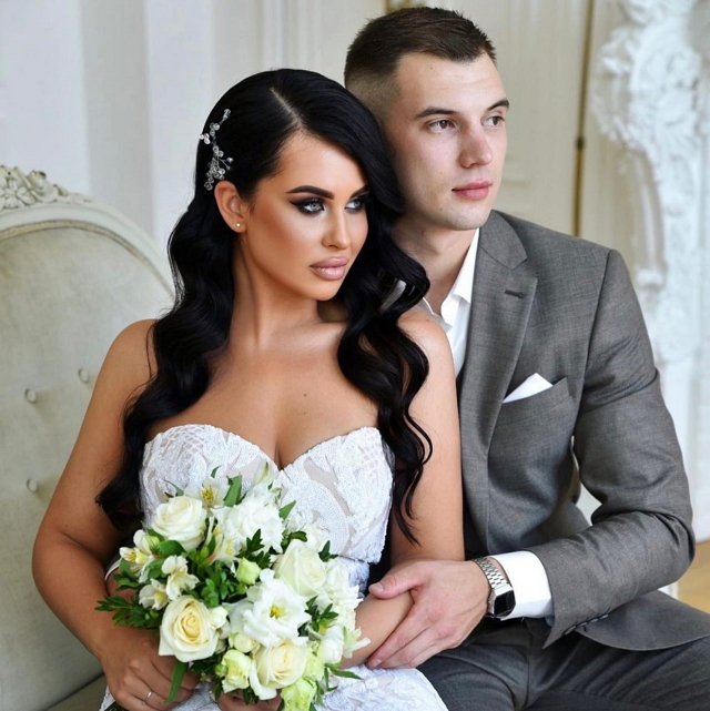 Александра Узерцова вышла замуж