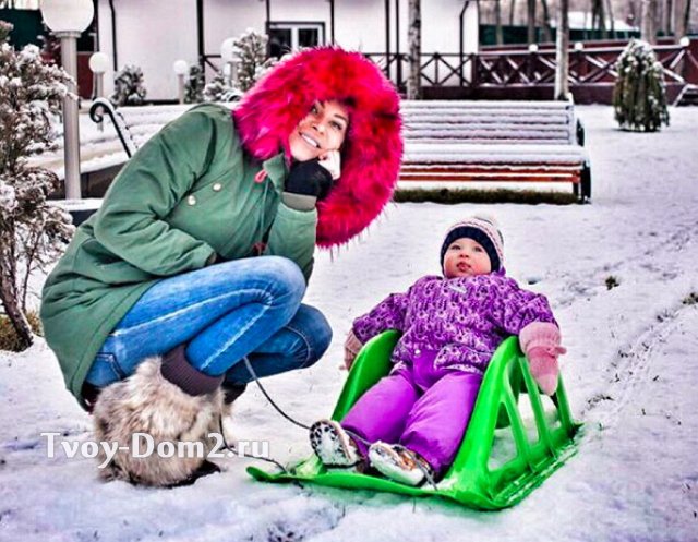 «Woman’s Day»: Карякина ищет няню для маленькой Саши