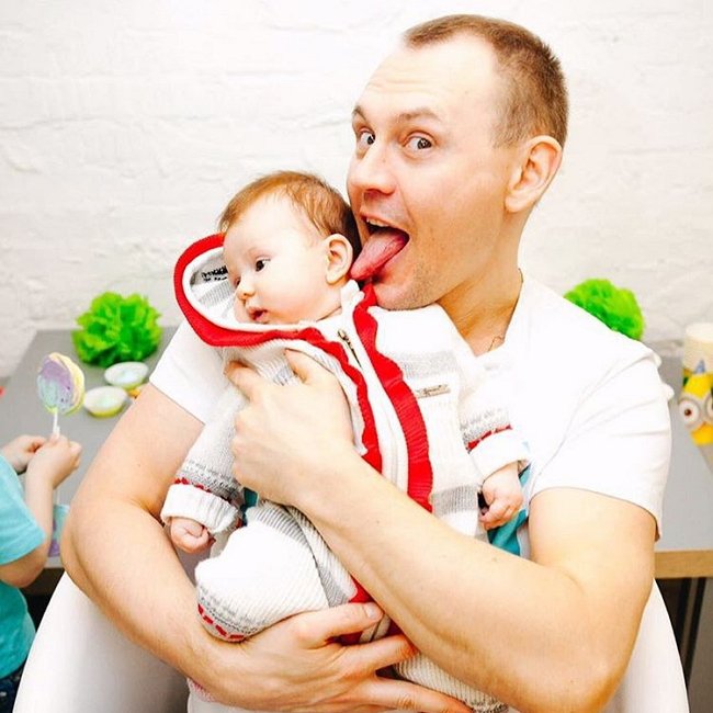 Меньщиков выложил в Инстаграм снимки новорожденной дочери