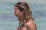 Виктория Боня попалась на пляже в Майми полностью обнаженной