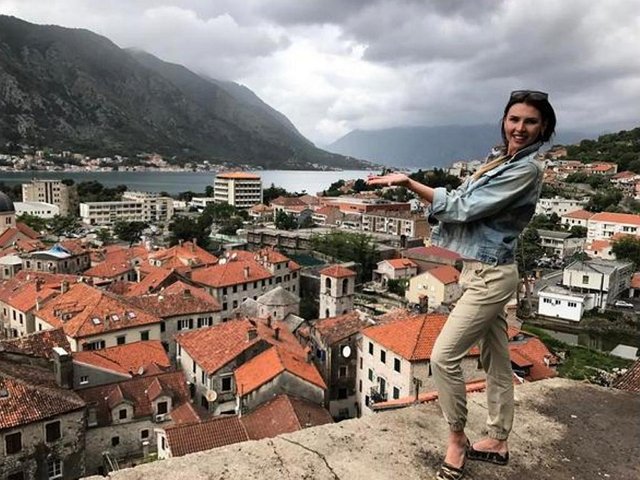 Элла Суханова на каникулах в Черногории