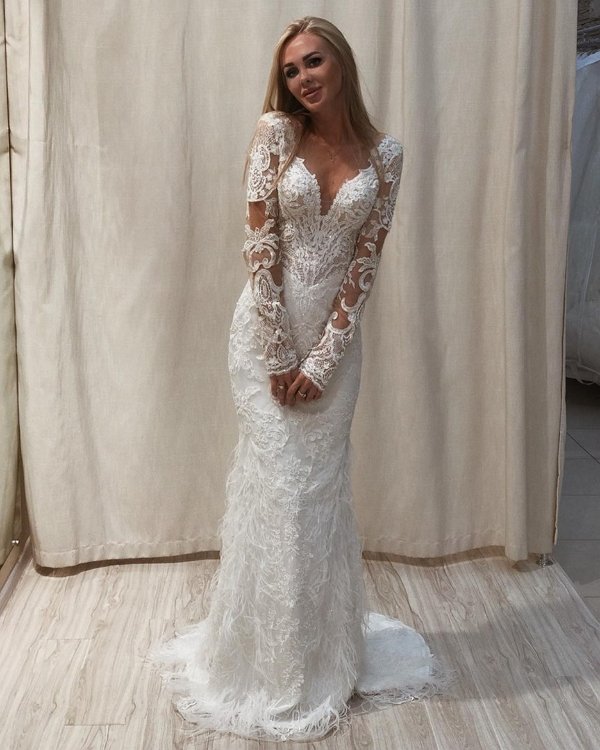 Юлия Щаулина выбирает белое платье для венчания