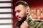 Саймон Марданшин общается с девушками за периметром
