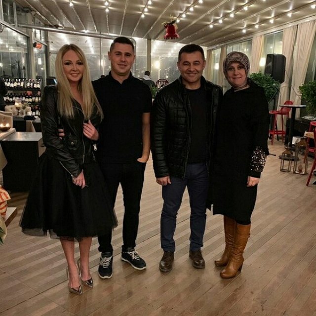 Дарья Пынзарь собрала друзей на день рождения в Турции