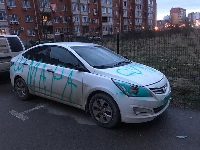 Экс-бойфренд изувечил машину Виктории Комиссаровой