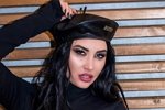 У Виктории Берниковой не получается наказать нерадивого косметолога