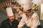 Александр Задойнов осваивает китайскую кухню