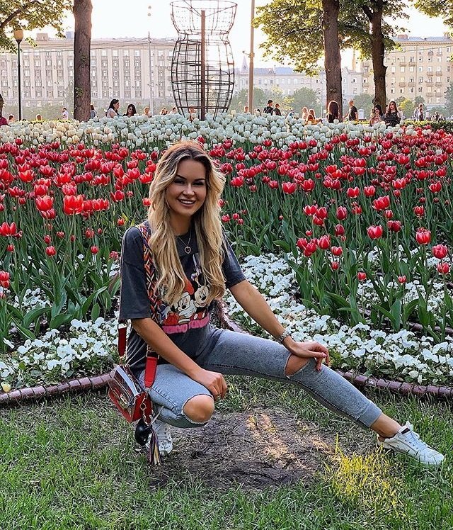 Марина Африкантова рассмешила фанатов нелепым нарядом