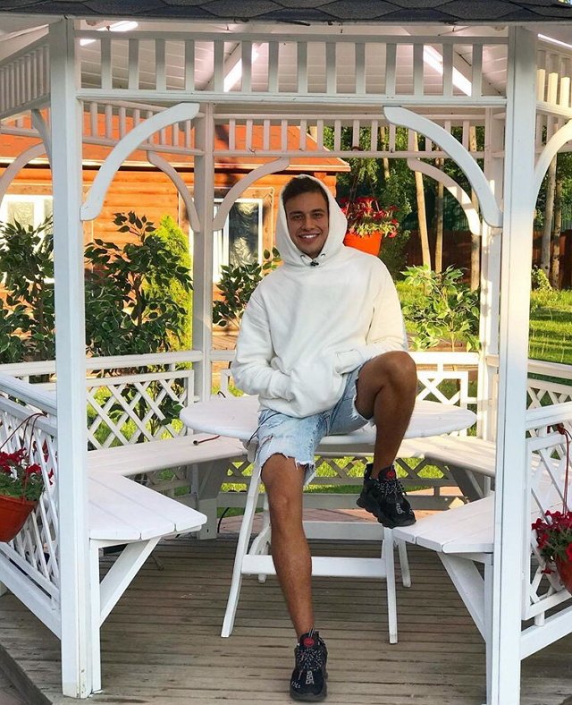 Даниил Сахнов: По-вашему, честно покупать людей? Даниил Сахнов: По-вашему, честно покупать людей?