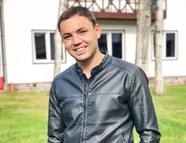 Александр Гобозов заскучал без халявной колбасы?
