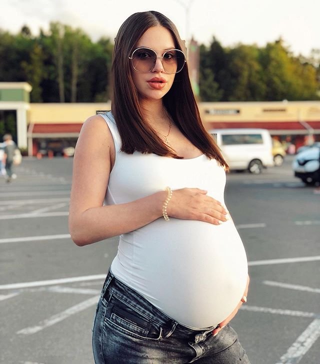 Александра и Евгений Кузин выберут имя ребёнка по святцам