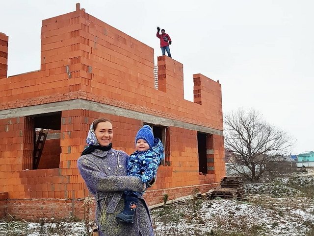 Мария Круглыхина побывала на стройке своего дома