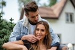 Ведущие Дома-2 вынудили Ромашова отвести Белую в ЗАГС