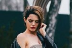 Селена Майер отбивается от назойливых хейтеров