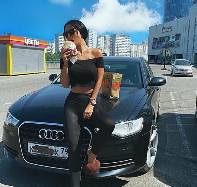 Анна Левченко: Взяли черную Audi A6