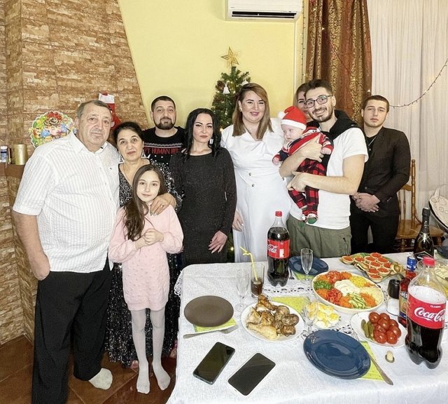 Супруги Оганесян втягивают родственников в свои развлечения