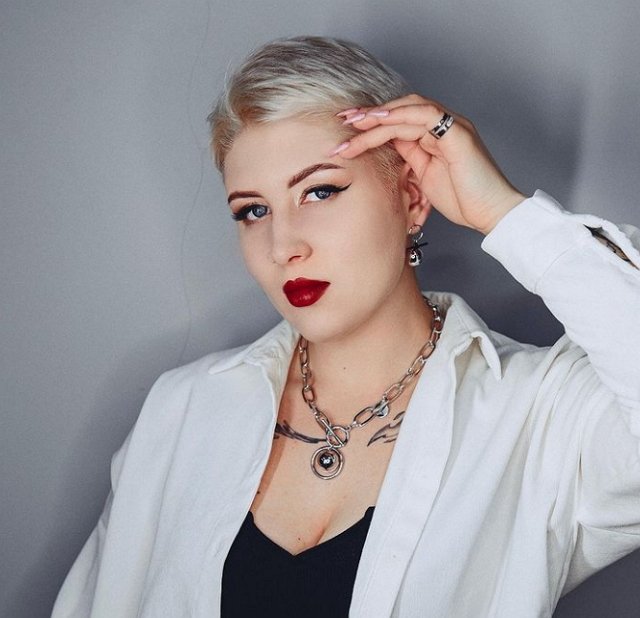 Ульяна Павлова вновь работает в магазине интимных товаров