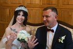 Настя Голд отказалась комментировать загул мужа