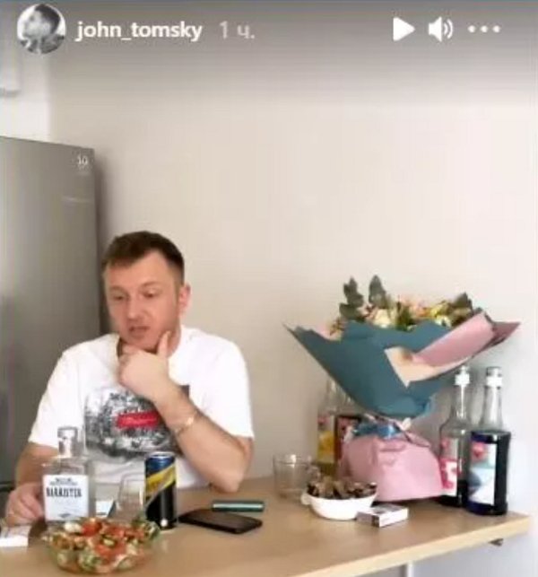 Илья Яббаров скрывается от жены у Евгения Ромашова