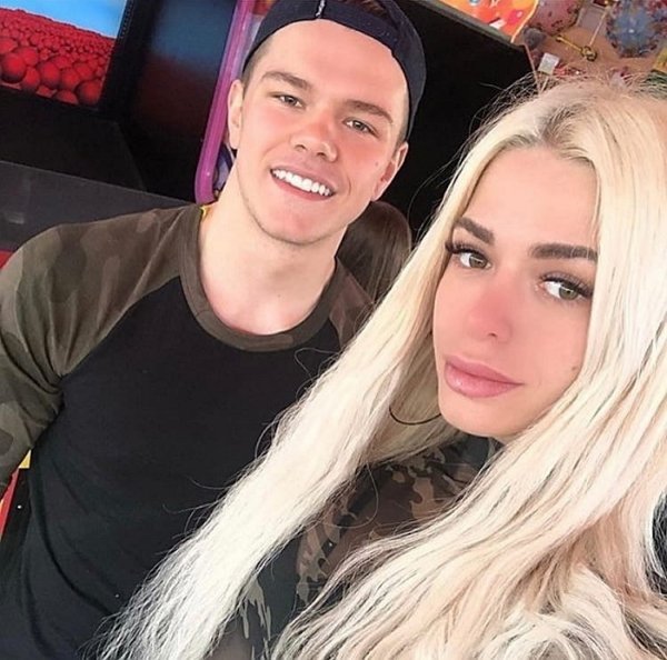 Алексей Кудряшов троллит бывшую возлюбленную