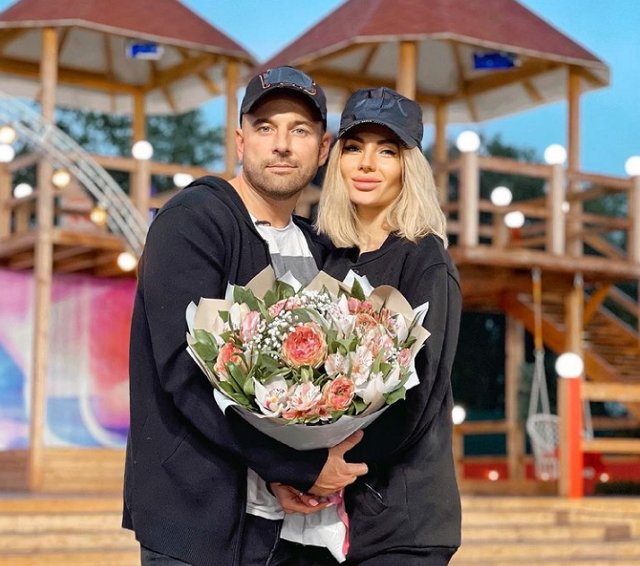 Анна Брянская изменяет Алексею Адееву