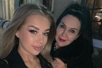 Татьяна Владимировна дала уроки флирта внучке Яне