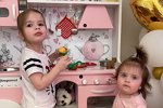 Василиса Дмитренко третирует свою младшую сестру?