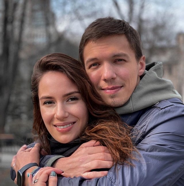 Партнер Бородиной по шоу «Ледниковый период» стал жертвой нападения