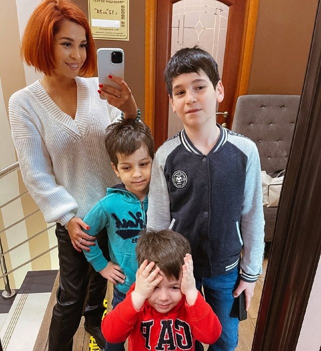 Юлия Салибекова отвела старшего сына на приём к психологу