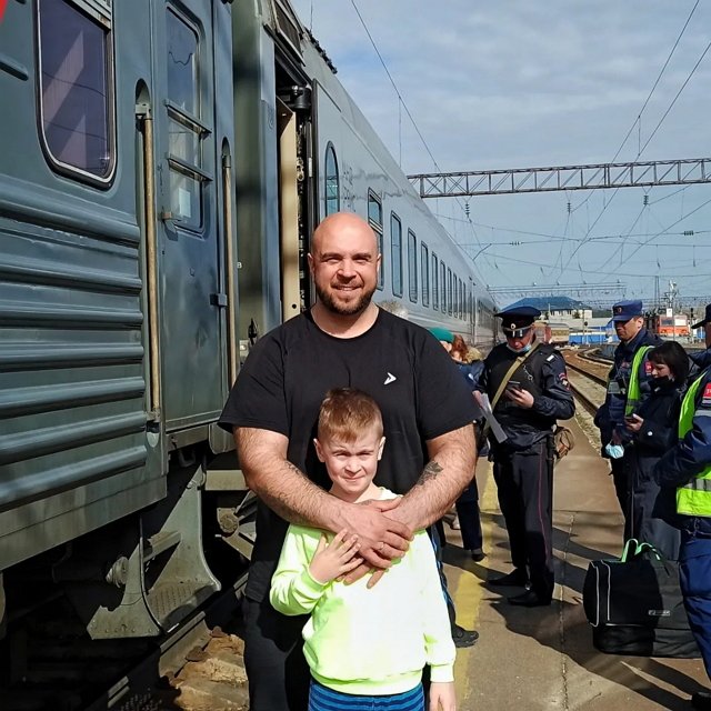 Глеб Жемчугов увёз сына в Крым Глеб Жемчугов увёз сына в Крым