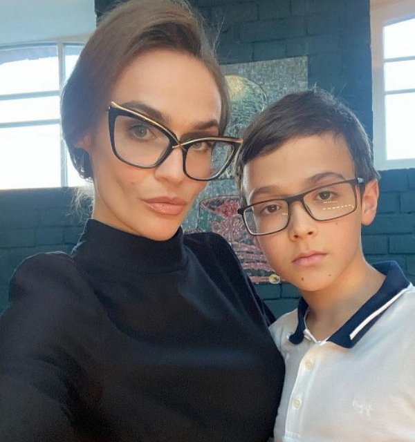 Алёна Водонаева нашла странный способ наказать сына